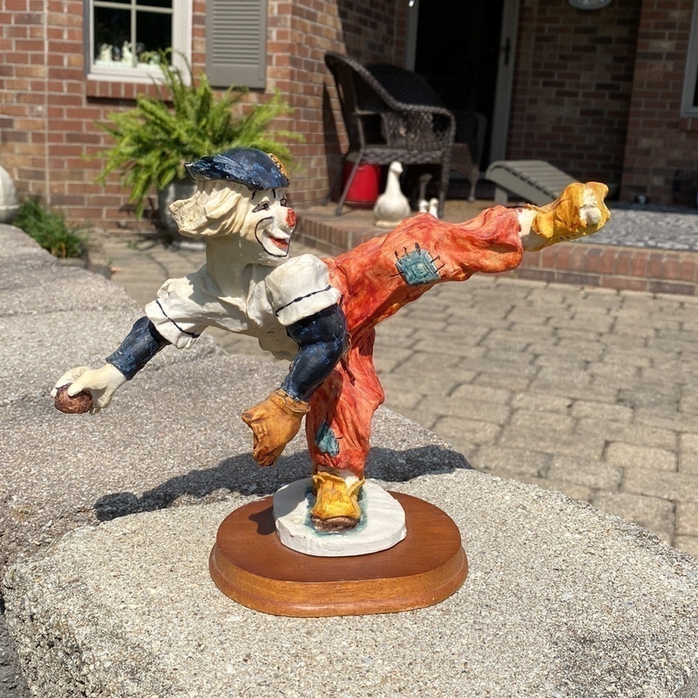 VINTAGE~ALABASTRINE BASEBALL CLOWN~PITCHER~#18~WOODEN BASE~UNMARKED~RARE~G13